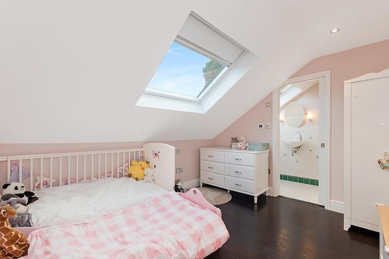 4 bedroom maisonette for rent
