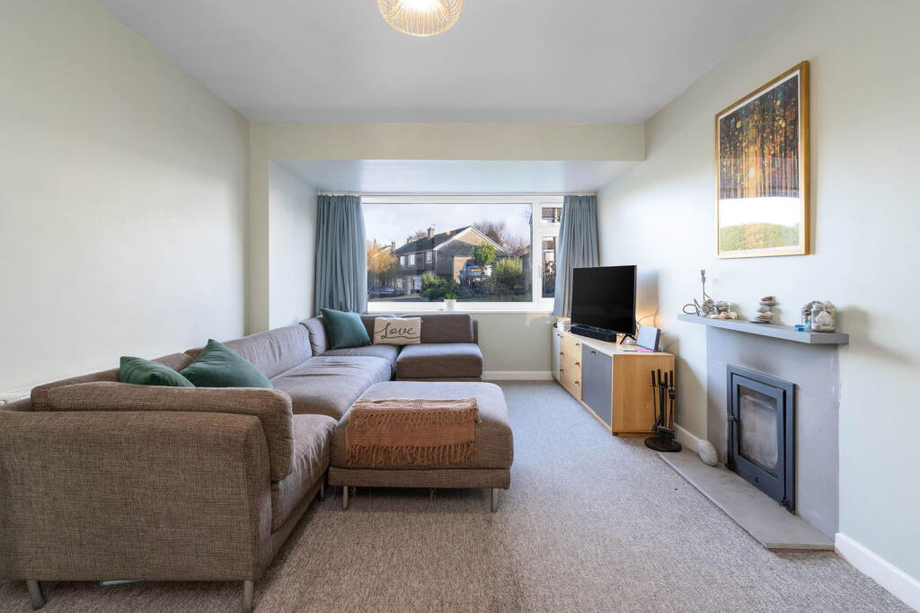 Lee Vale Drive, Charlesworth, Derbyshire, SK13 5HD photo 2