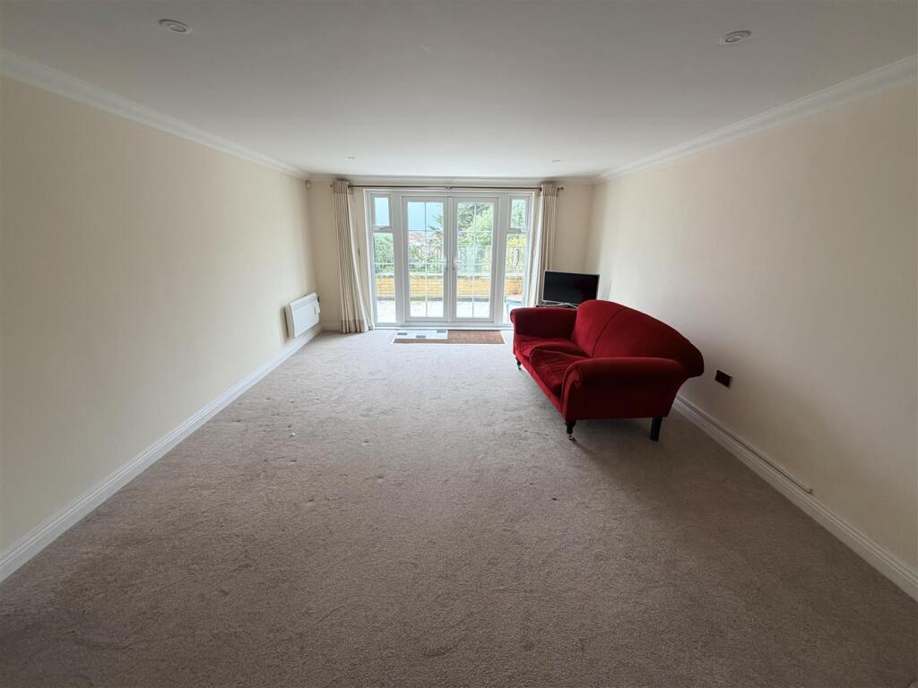 Apartment in Weymouth, Southlands - View 3