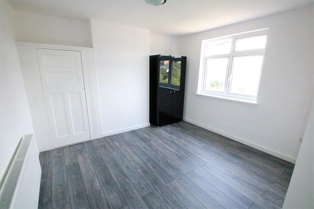 House in London, Thornton Heath - More