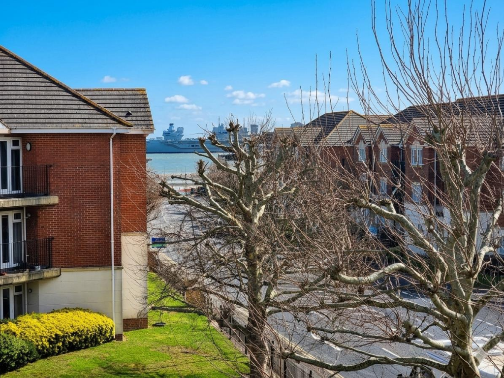 Apartment in Portsmouth - View 2