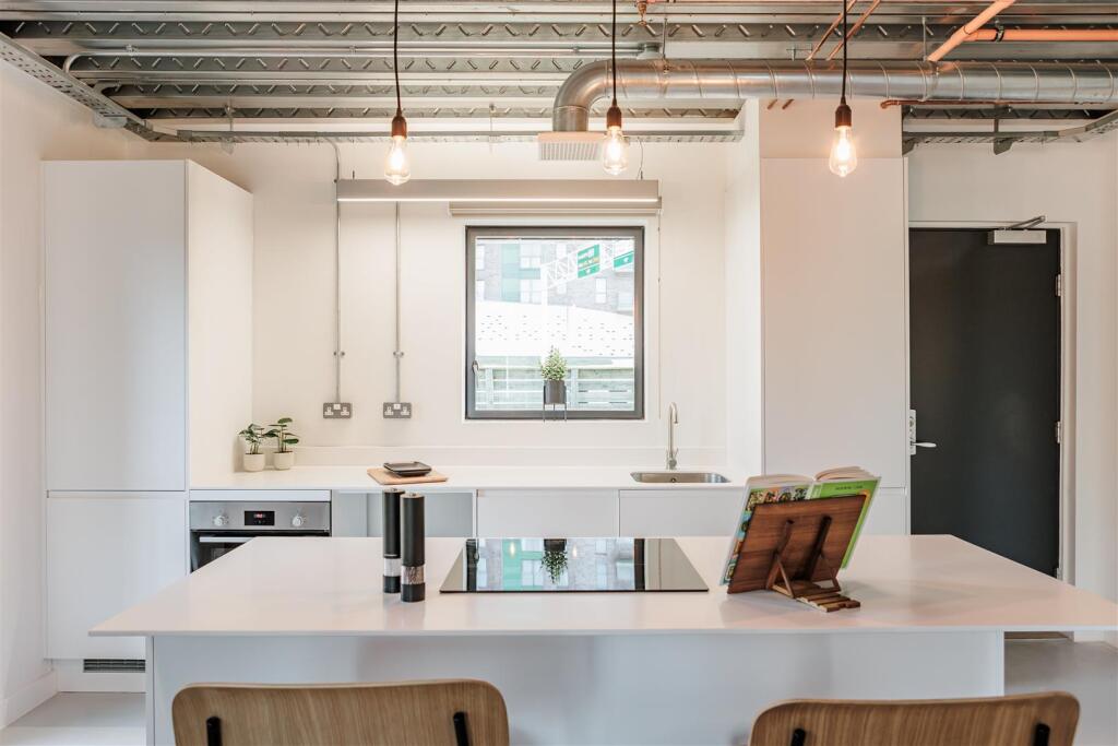 Apartment in Leeds - More