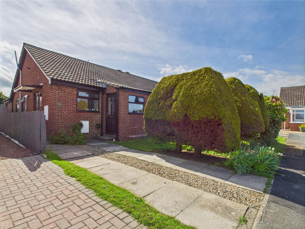 3-bed bungalow on Heather Drive, Whitby, YO22 4DZ, £275,000