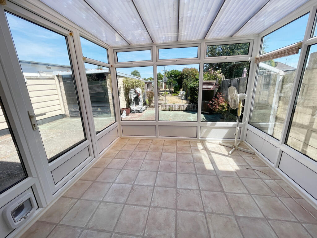 Glendon Avenue, Bournemouth, BH10 7 photo 4