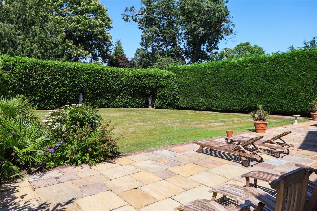 House in Elmbridge, Surrey - View 3