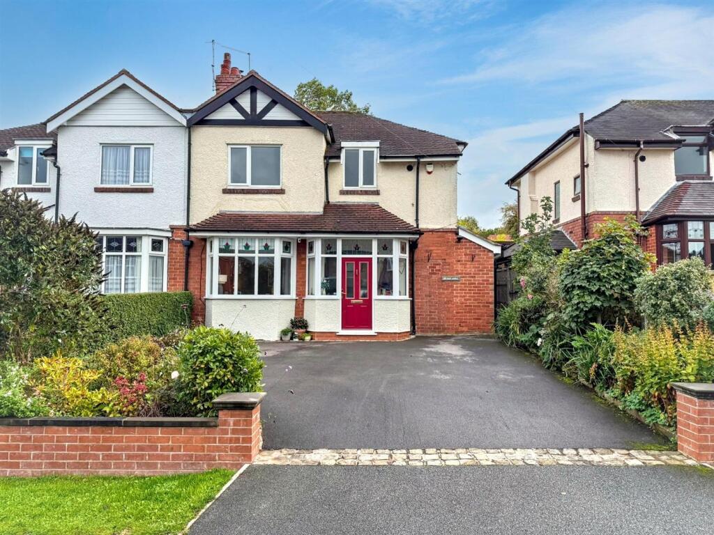 3-bed house on Myott Avenue, Newcastle Under Lyme, Staffordshire, ST5 2EP, £325,000