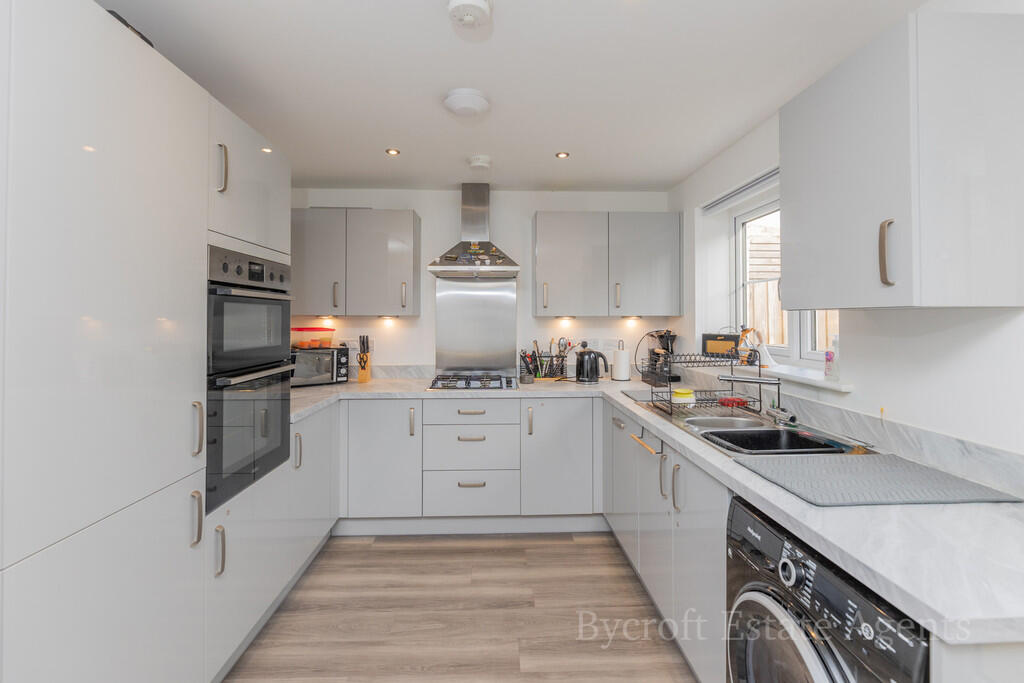 Sparrowhawk Close, Hopton, Great Yarmouth photo 4