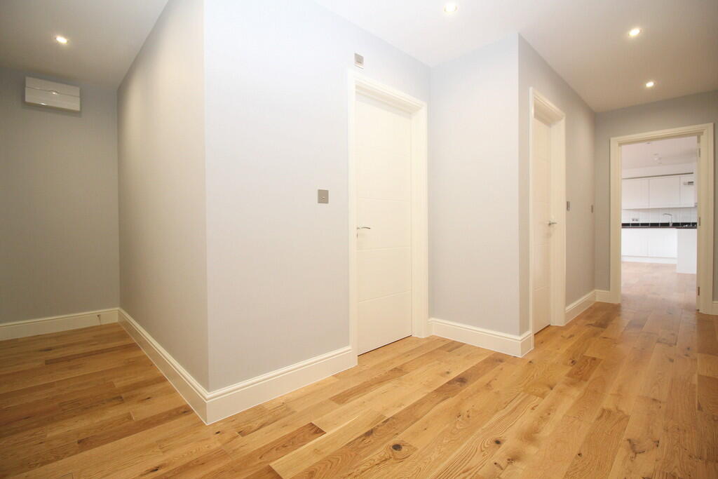 Apartment in Redhill - View 5