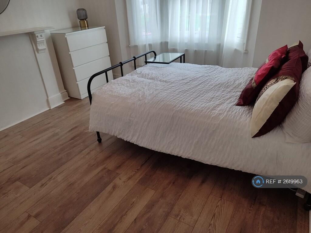 Main image of property: Ledgers Road, Slough, SL1