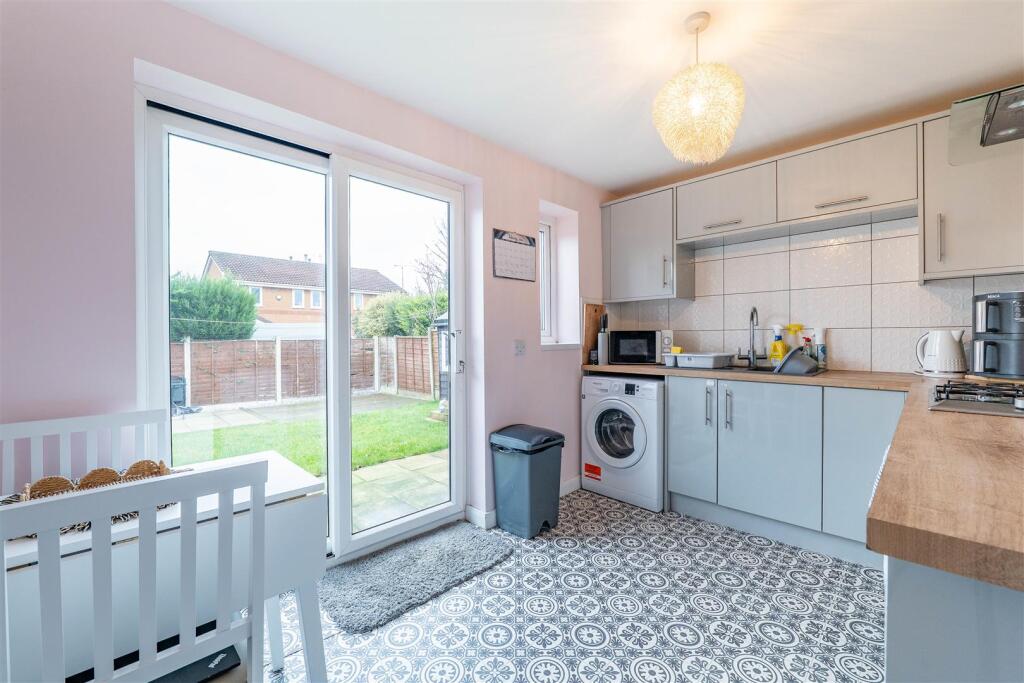 Aspendale Close, Longton, Preston photo 3