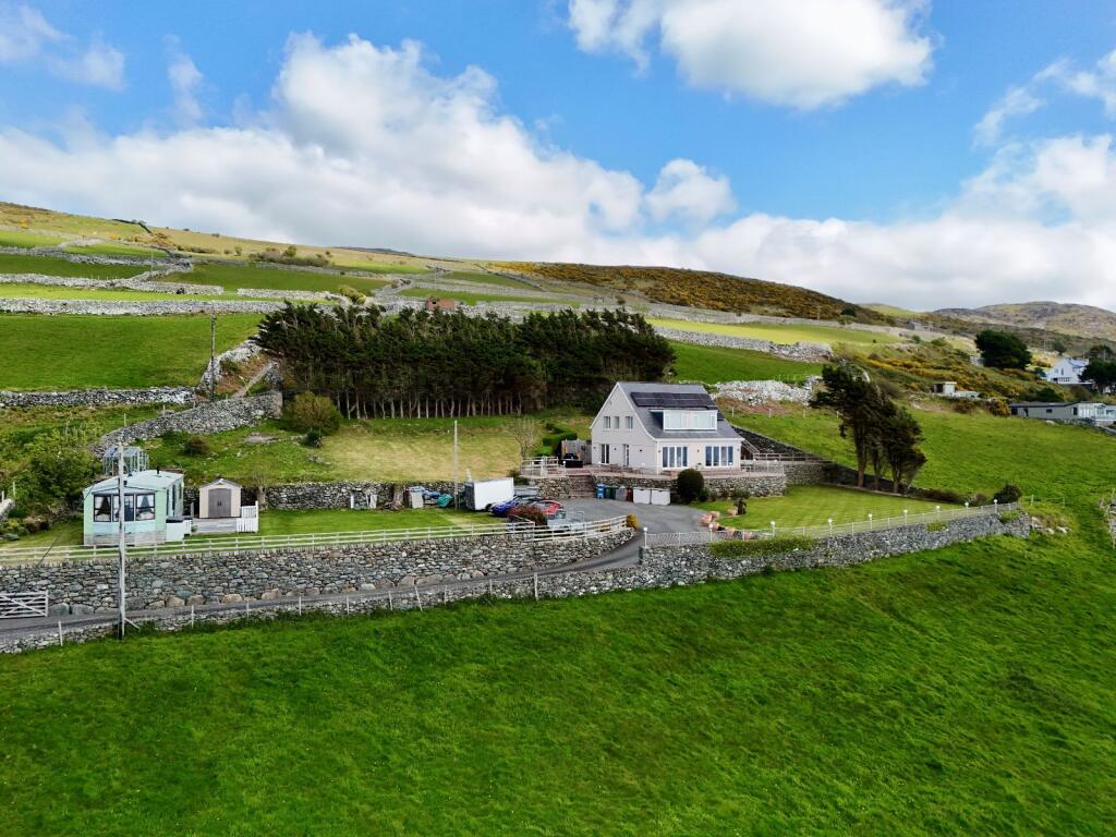 3-bed detached on Bryn Bach, Llanaber, Barmouth LL42 1AZ, £675,000