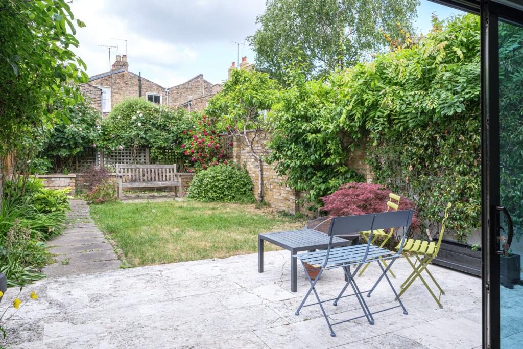 House in London, Finsbury Park - More