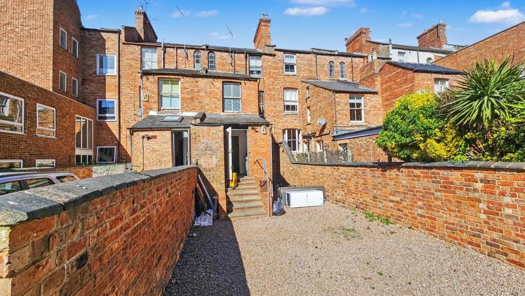 House in Northampton, West Northamptonshire - View 4
