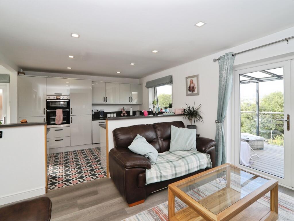 Coolgreany Crescent, Newport, NP20 photo 4