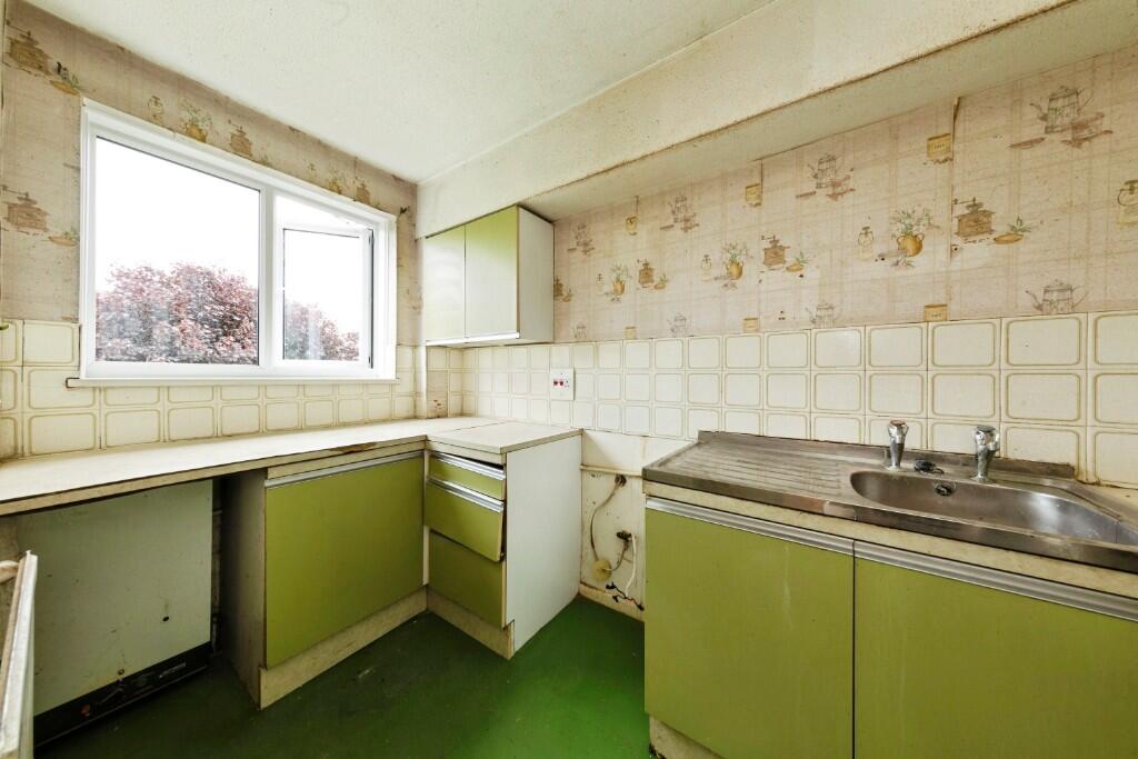 Bellfield, Pixton Way, CR0 photo 4