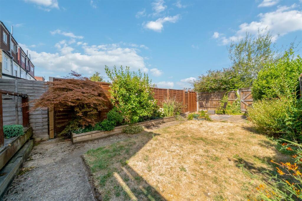 House in London, Cottenham Park, Raynes Park - View 4