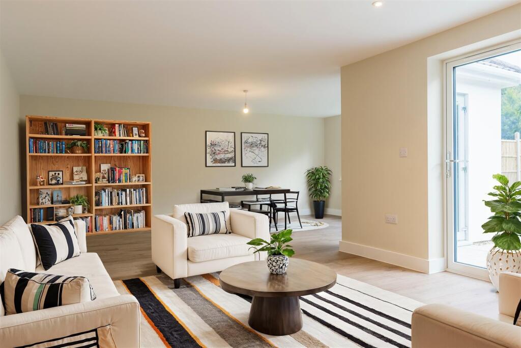 Woodside Close, Dersingham, King's Lynn photo 3