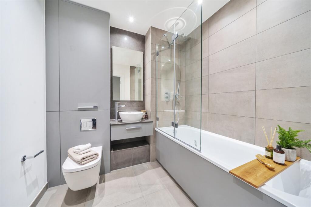 Main image of property: 1 bed, 10th floor, Ouse, Refinery House in Anchors Point