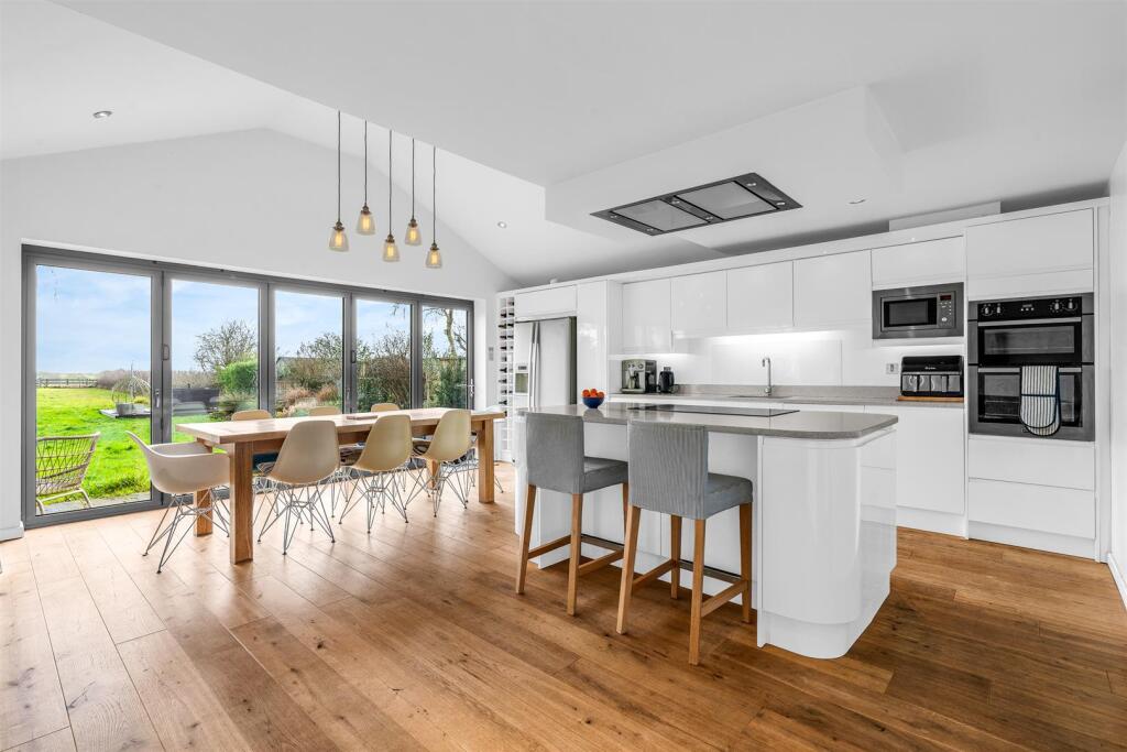 Additional image 4 of Godfries Close, Tewin, Welwyn