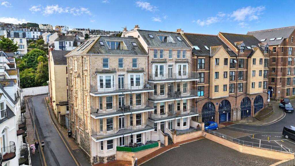 2-bed flat on Sommers Crescent, Ilfracombe, Devon, EX34, £365,000