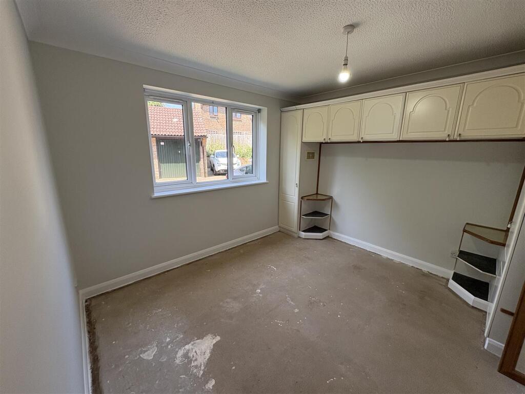Apartment in Crawley, West Sussex - More