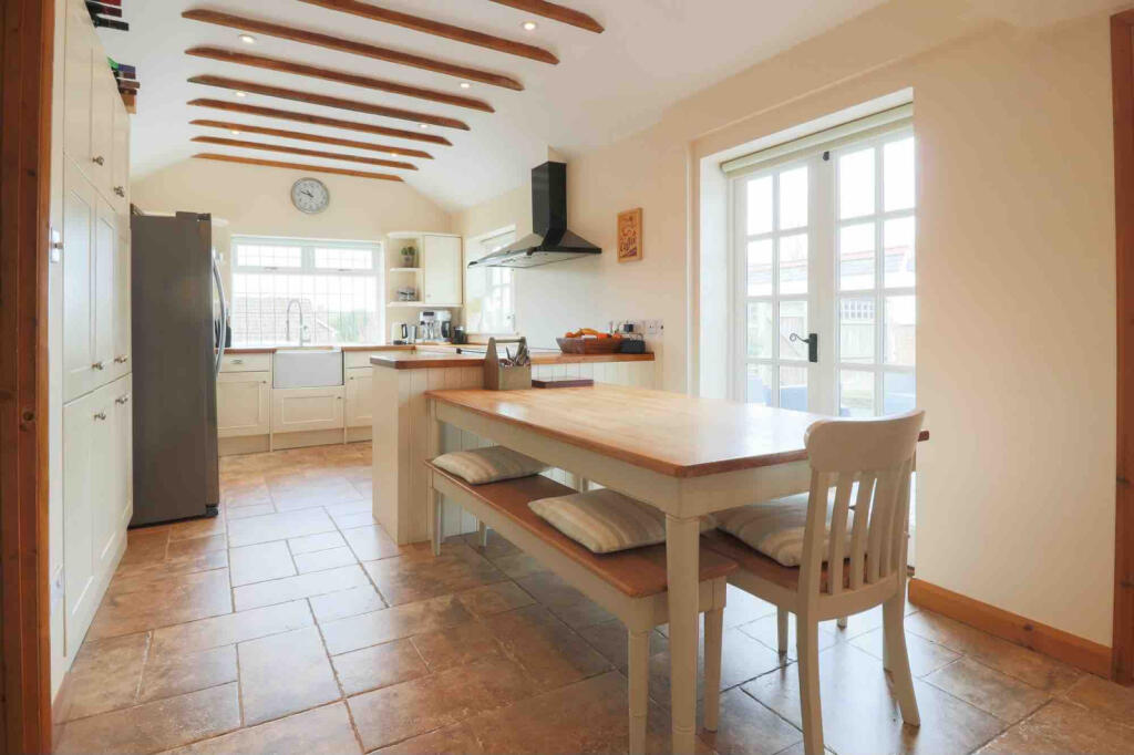 Meadow Close, Canterbury photo 3