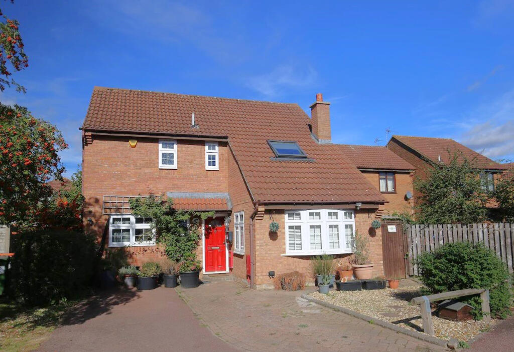 3-bed detached on Meadowsweet, Walnut Tree, Milton Keynes, £485,000