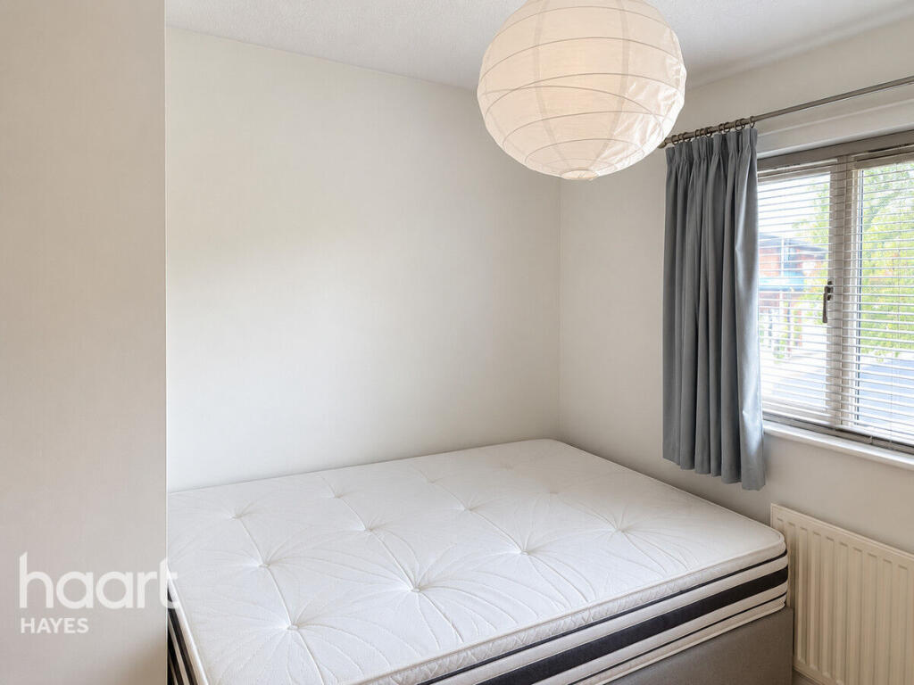 House in London, Windmill Park Estate, Hanwell - More