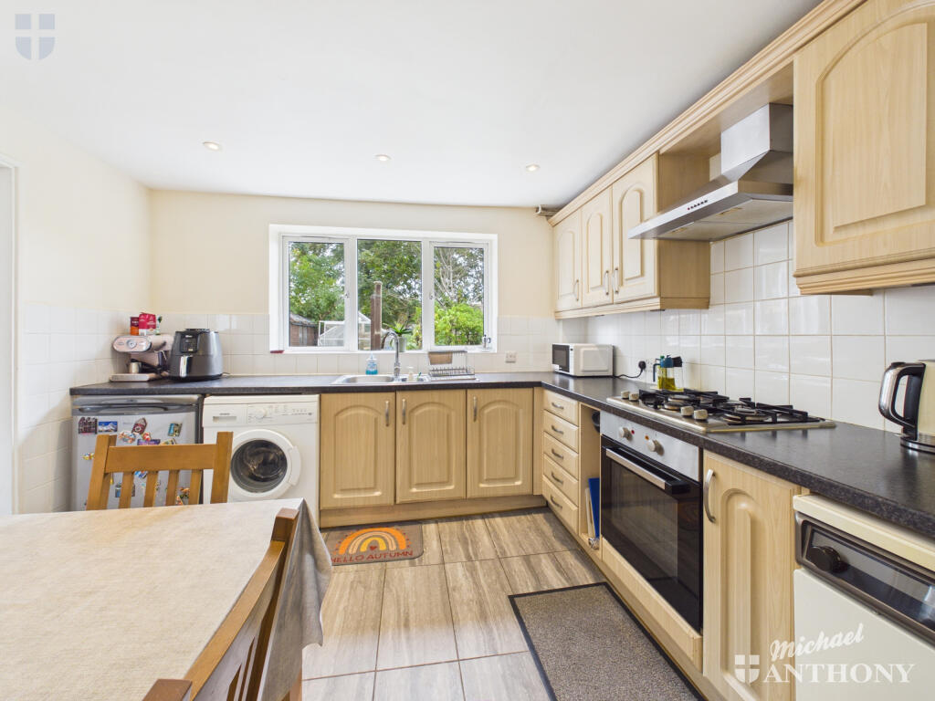 House in Aylesbury, Quarrendon - View 4