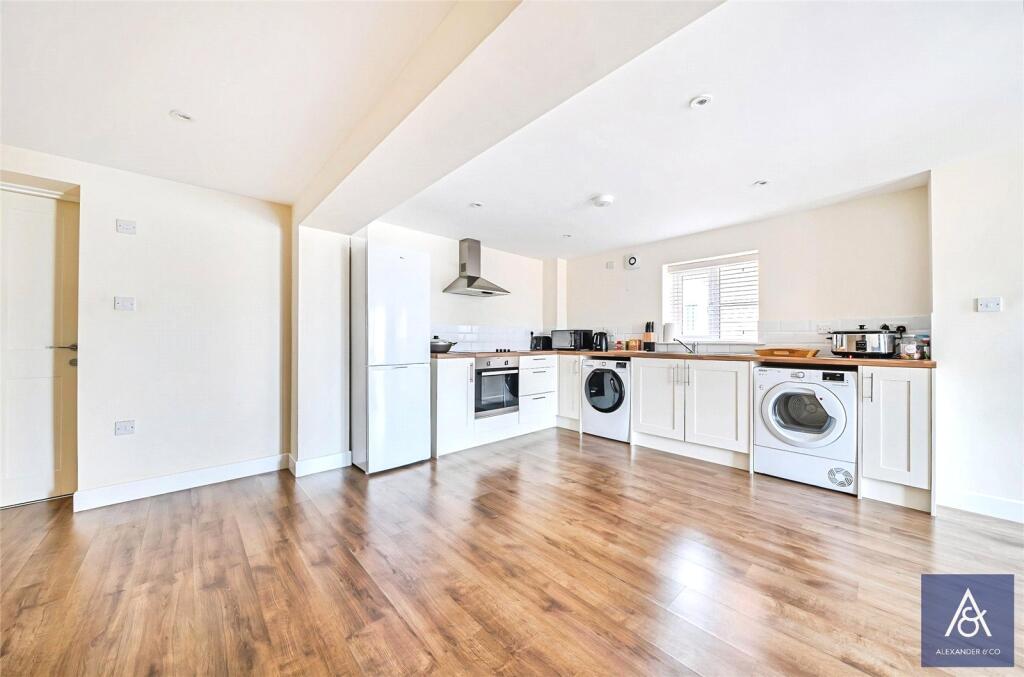 Apartment in Brackley, West Northamptonshire - View 5