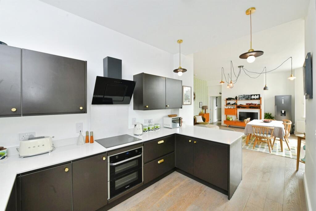 Apartment in Plymouth - View 3
