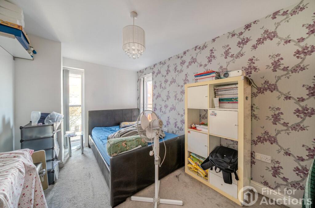 Apartment in Slough - More
