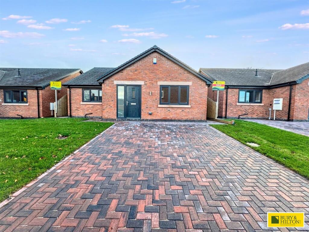 3-bed detached on Travellers Close, Leekbrook, Leek, £409,950
