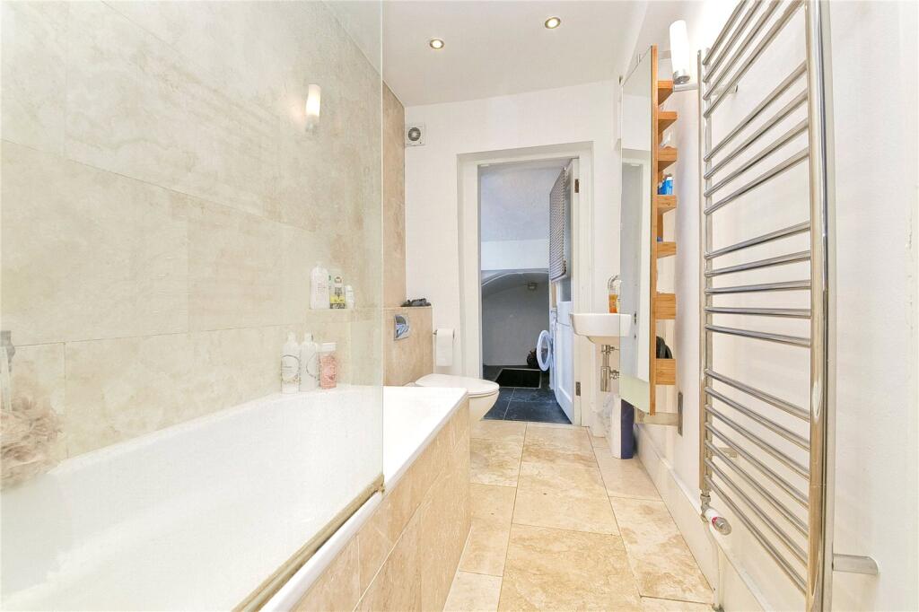 Apartment in London - More