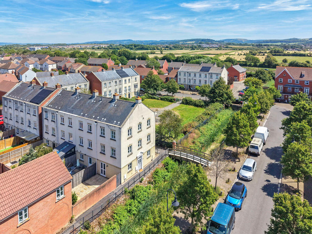 Griffen Road, Weston Village - FIRST CLASS HOME photo 4