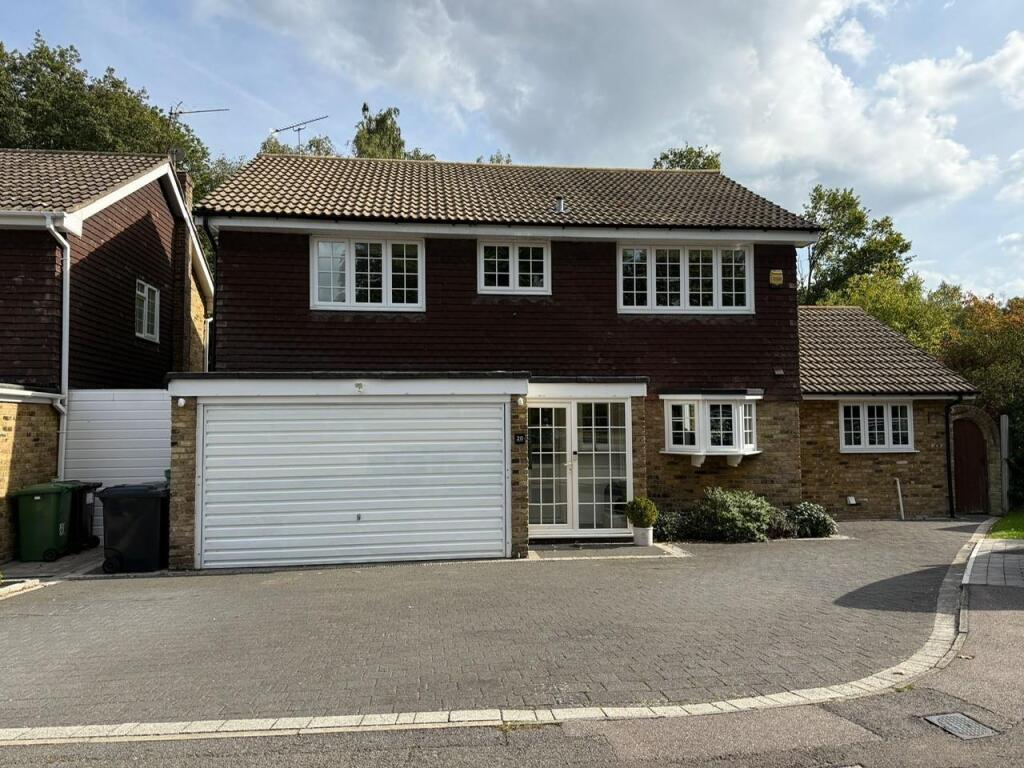 4-bed detached on St. Andrews Place, Shenfield, Brentwood, £900,000