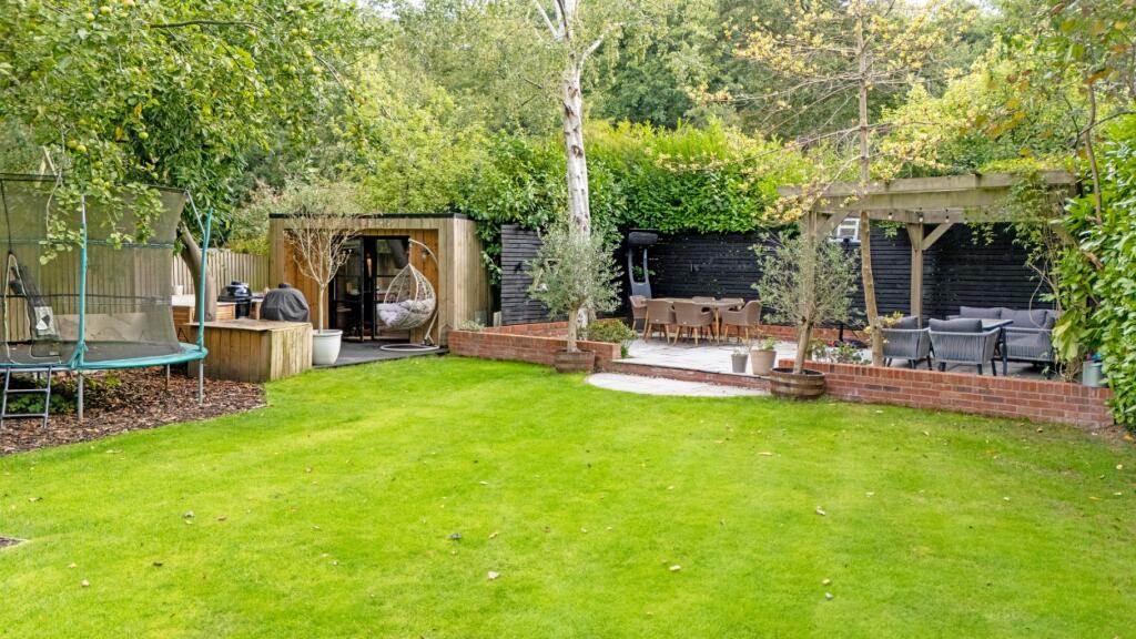 37 Christine Avenue, Wellington, Telford, Shropshire, TF1 2DX photo 4