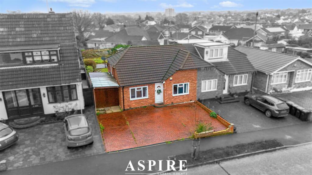 2-bed bungalow on Macmurdo Road, Leigh-On-Sea, £380,000