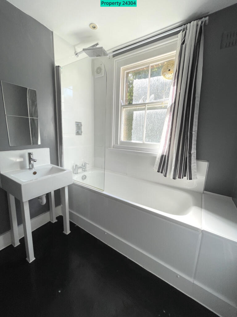 5 bedroom semi-detached house for rent