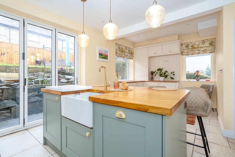 140 Halifax Road, Ripponden HX6 4AG photo 3