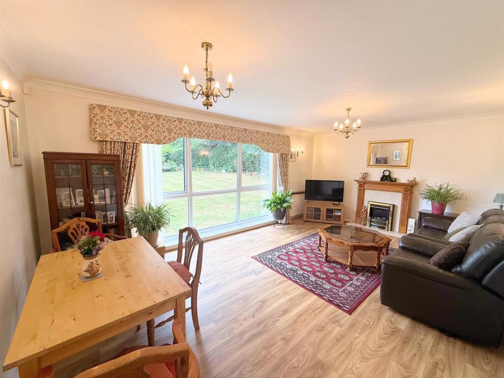 Apartment in Birmingham, Sutton Coldfield - View 2
