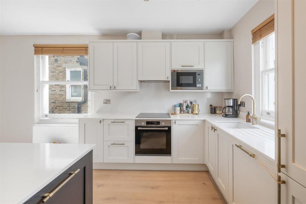 Apartment in London - View 5
