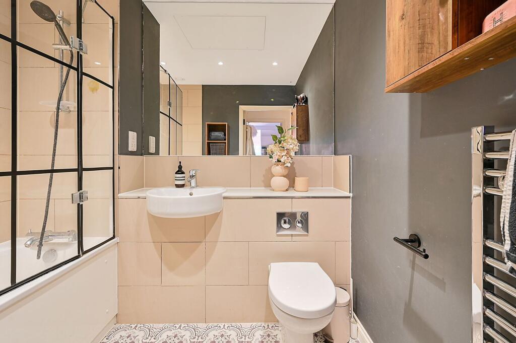 Apartment in London - View 5