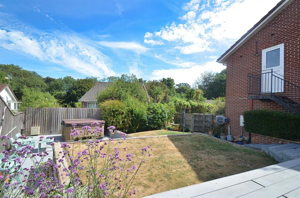 House in Seaview, Nettlestone and Seaview - More