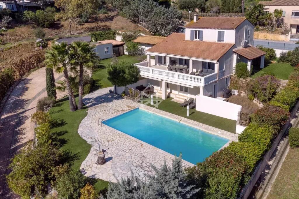 Main image of property: Provence-Alps-Cote d`Azur, Var, La Croix-Valmer