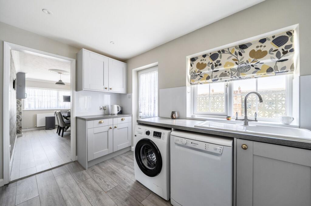 House in Chichester, Selsey - More