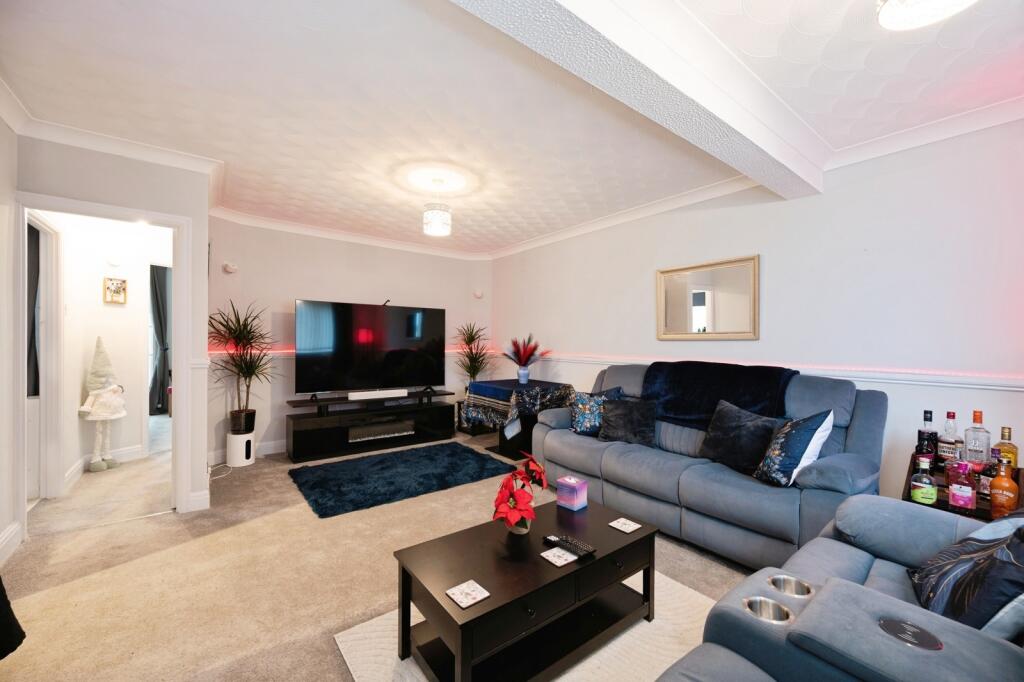 Sea Front Estate, Hayling Island, Hampshire, PO11 photo 2