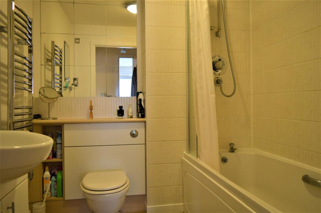 Apartment in Cardiff, Llanishen - View 5