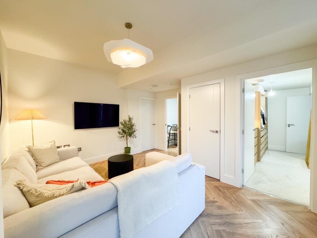 Apartment in Sutton Coldfield, Maney - View 5