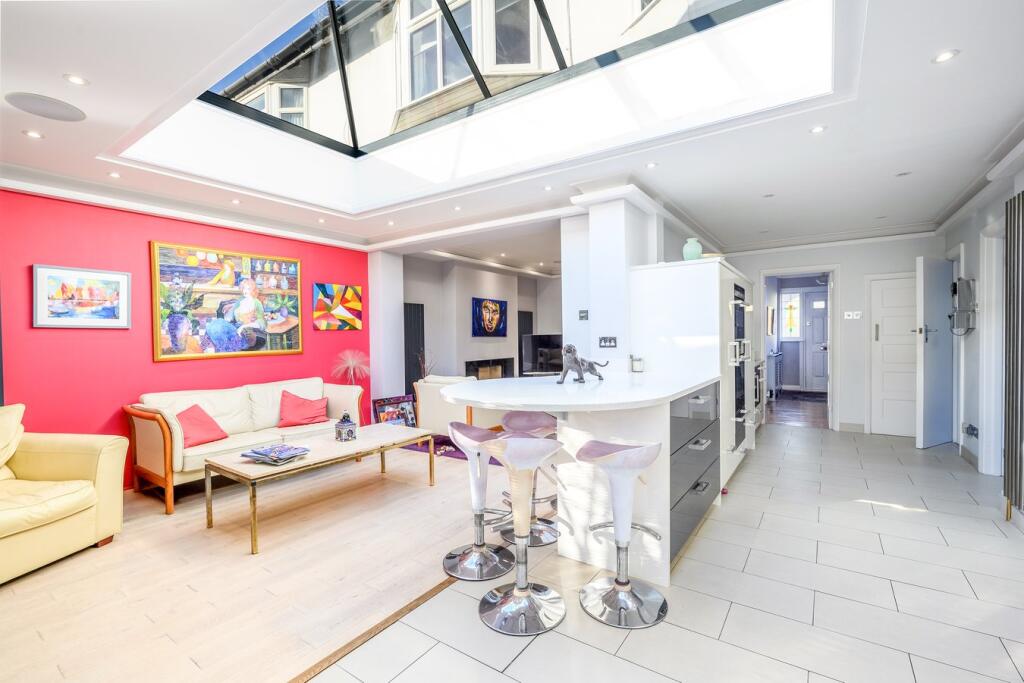  Manor Road, WALTON-ON-THAMES, KT12 photo 2